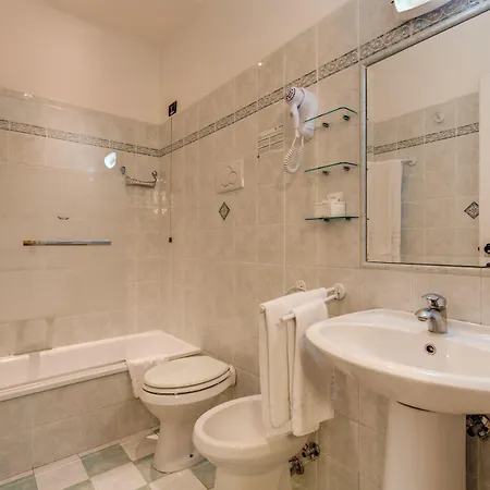 ホテル マルティーニ 3*