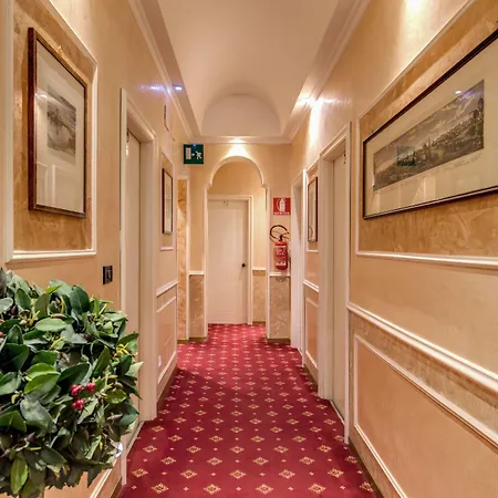 マルティーニ ホテル 3*