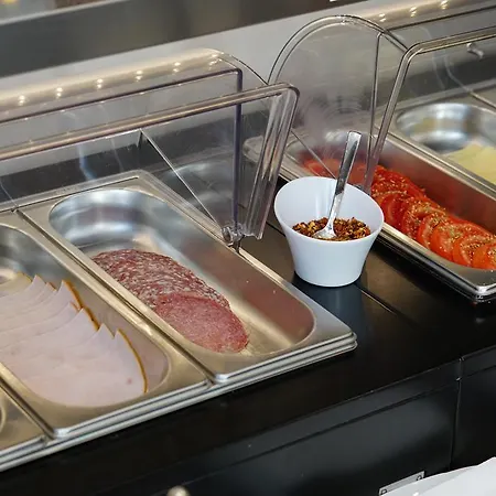 ホテル マルティーニ 3*