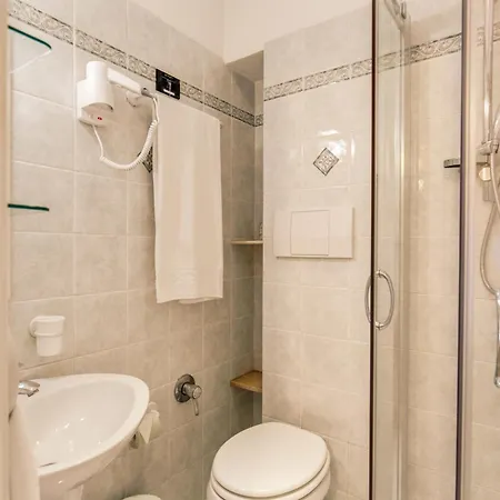 ホテル マルティーニ 3*